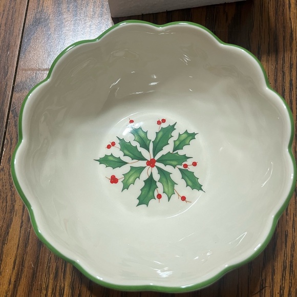 Lenox Cream and Green‎ Holiday Bowl Set - Picture 4 of 5